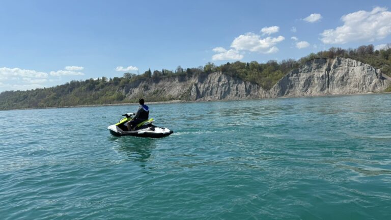 bluffers park scarborough cliffs in background of a jet ski rental toronto