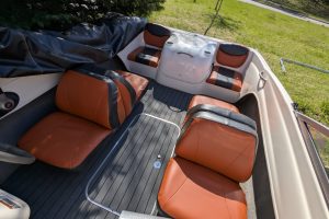 Boat Rental in Toronto – Bayliner Bowrider at Bluffer’s Park | JetSkiGTA Bayliner Bowrider available for rent at Bluffer’s Park Beach, Toronto – Book now with JetSkiGTA for a fun day on the lake.